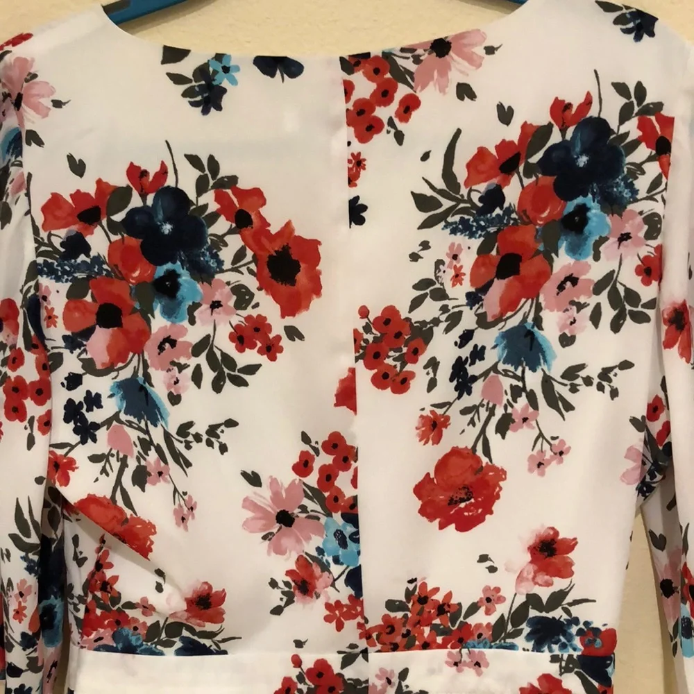 Cupcakes and Cashmere Kieri Floral Romper - Picture 6 of 6